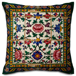 کوسن لوتوس گل قرمز